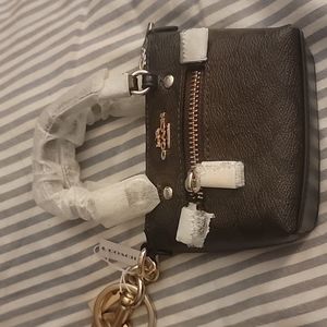 Small coach chamge purse, with clip